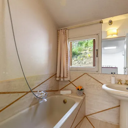 Lia 10, Emma Villa Ascoli Piceno