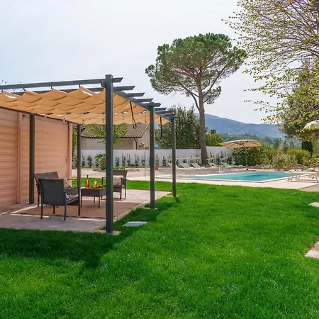 Lia 10, Emma Villa *