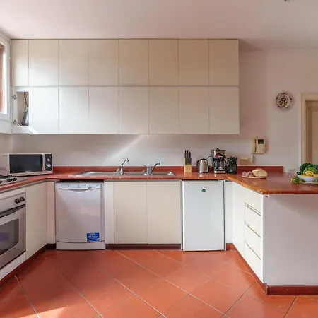 Vila Lia 10, Emma Ascoli Piceno